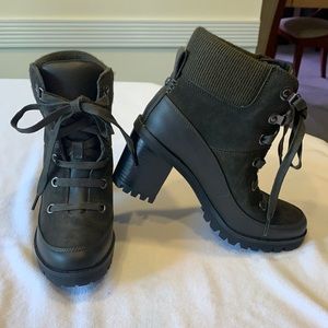 NWOT UGG Spruce green lace up boot